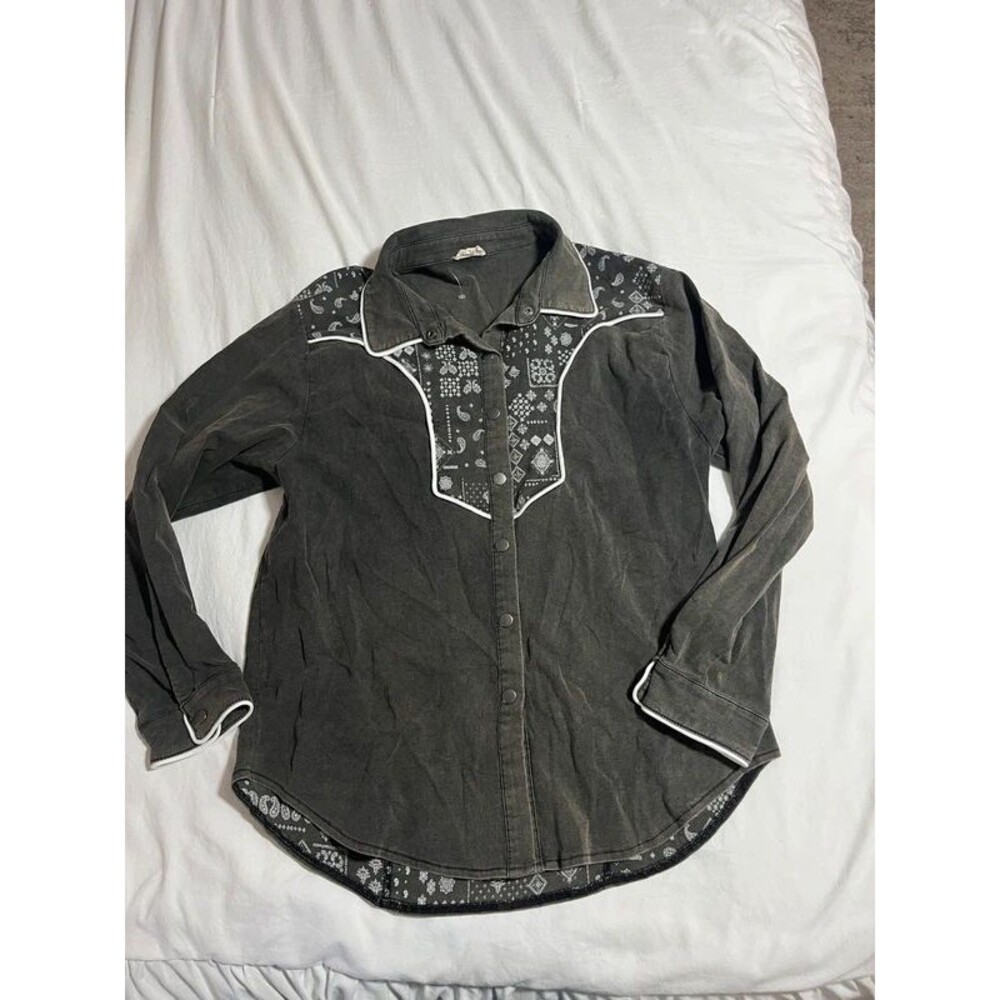 Western corduroy, gray cowgirl shirt, pearl snaps, top size medium pol bandanna